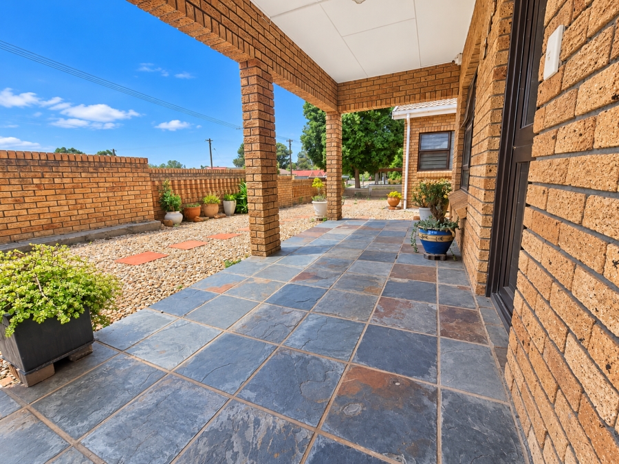 4 Bedroom Property for Sale in Hopefield Western Cape